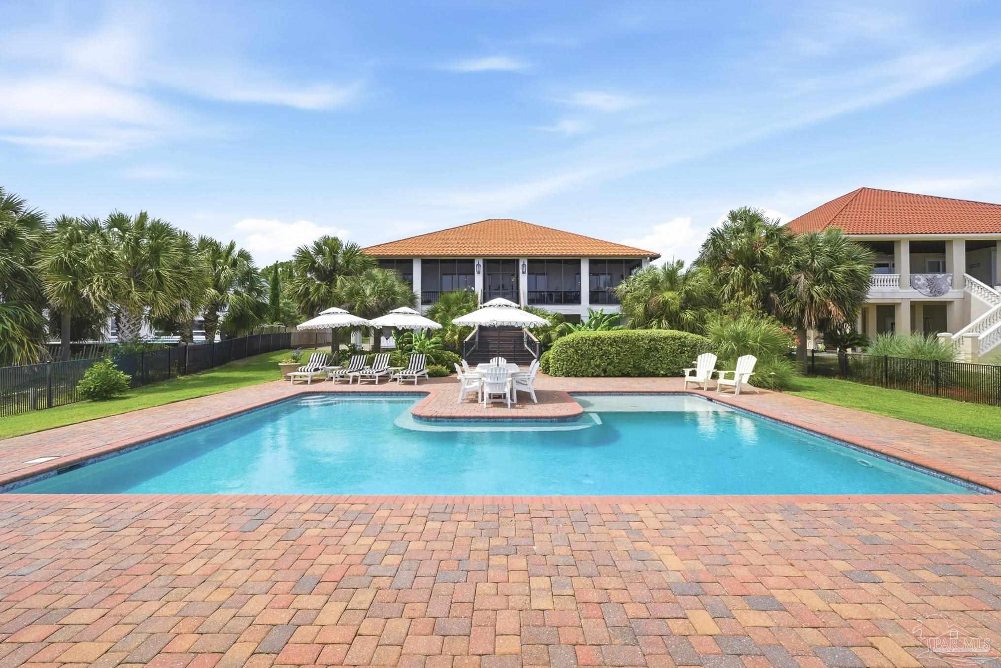 214 Sabine Dr