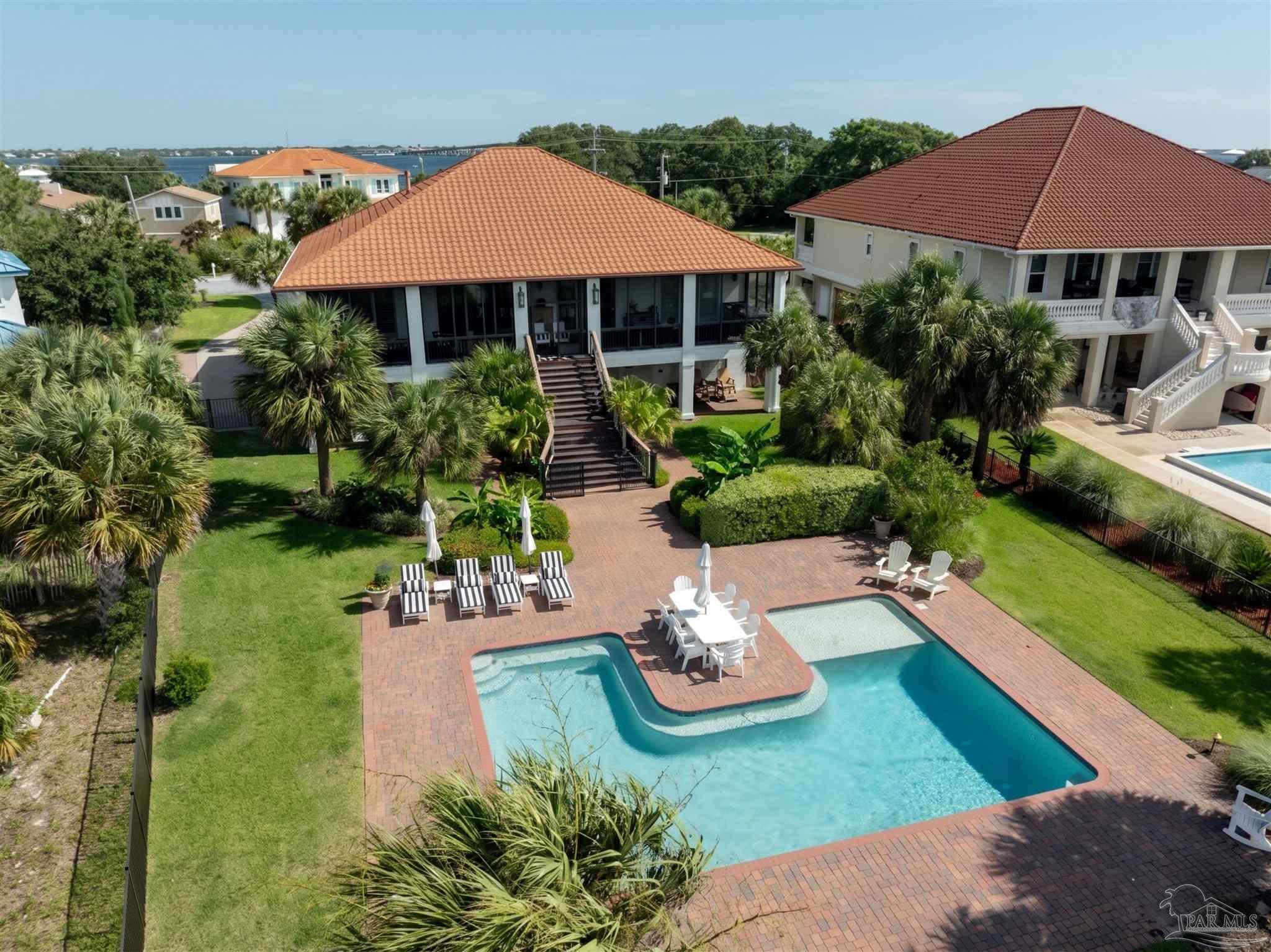 214 Sabine Dr