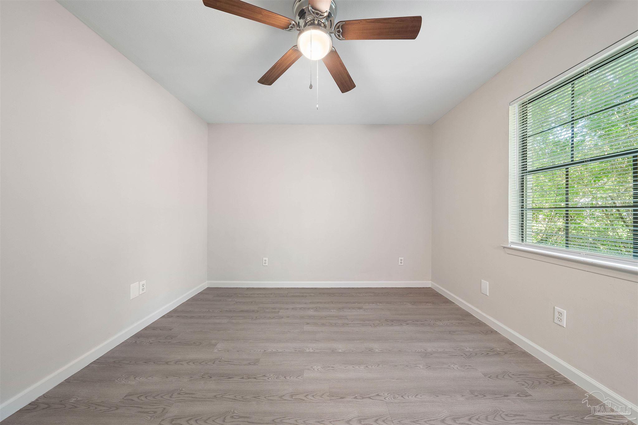 216 Broadmoor Ln