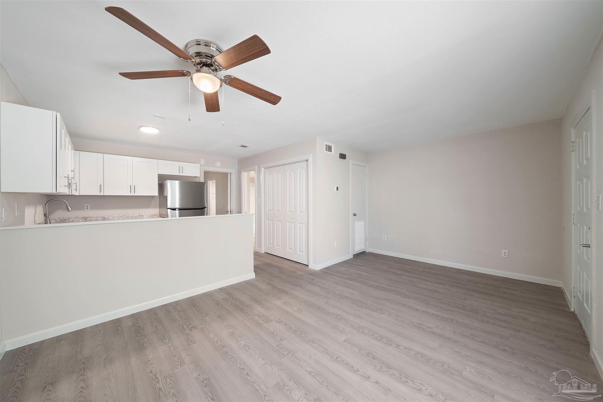 216 Broadmoor Ln