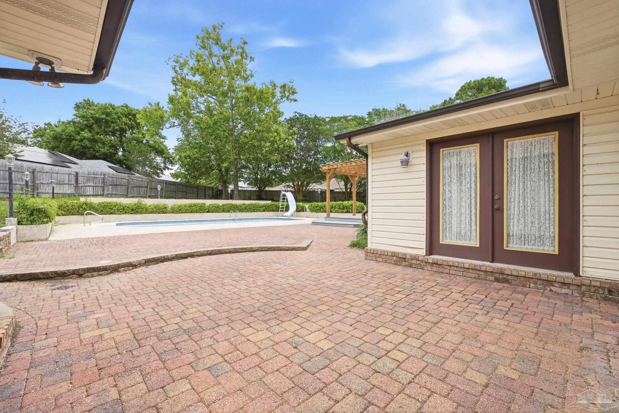 702 Southern Ct