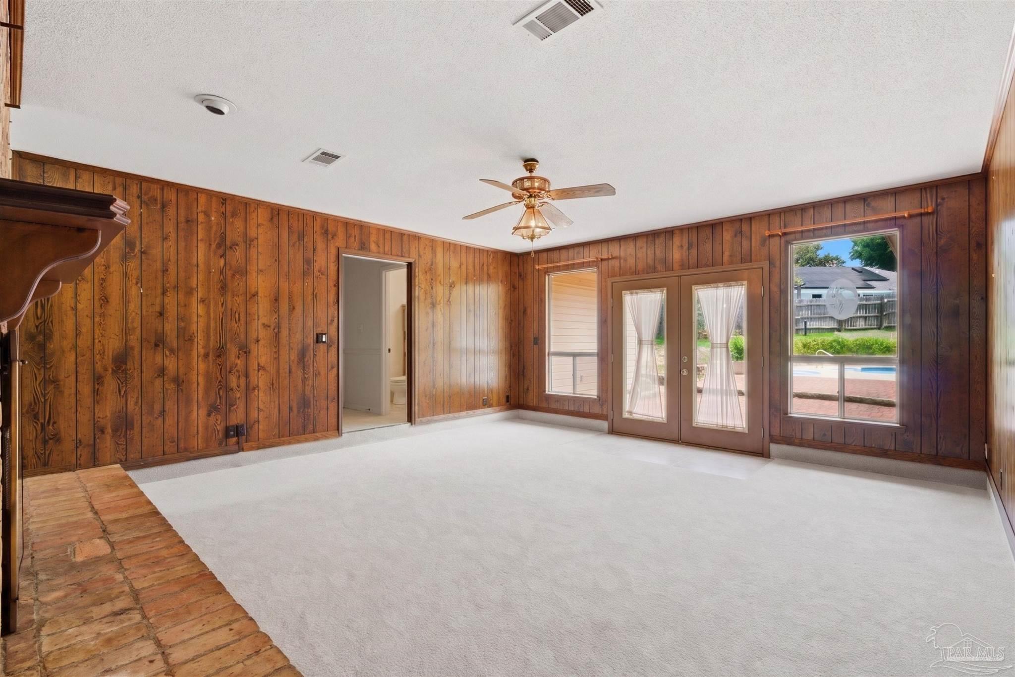 702 Southern Ct