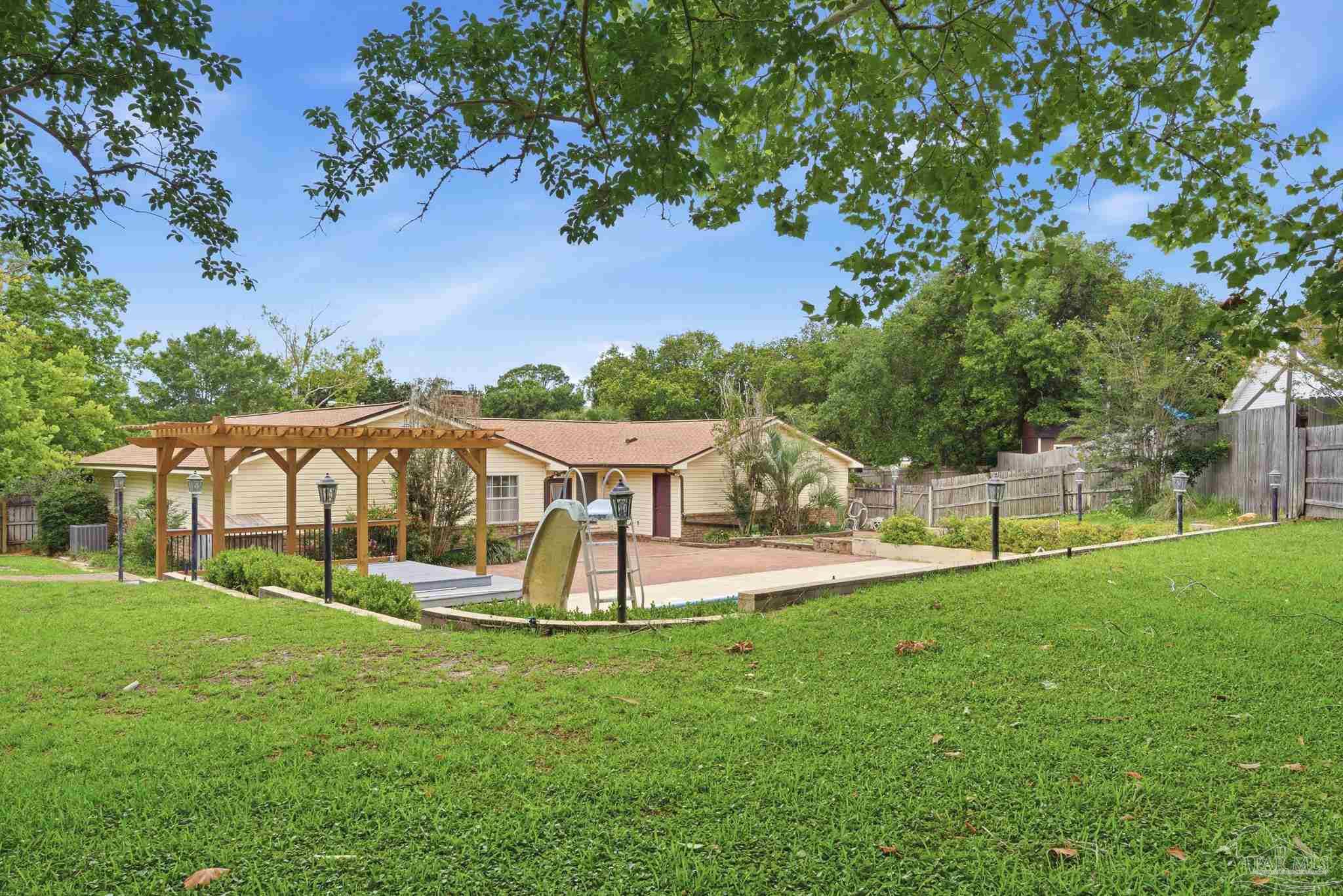 702 Southern Ct