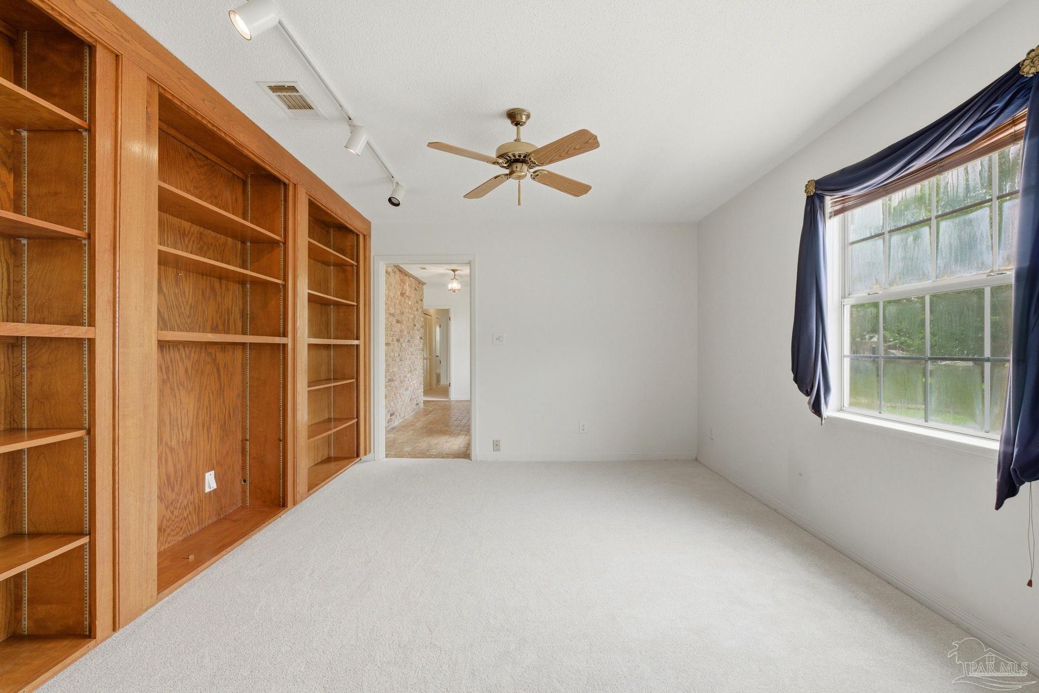 702 Southern Ct