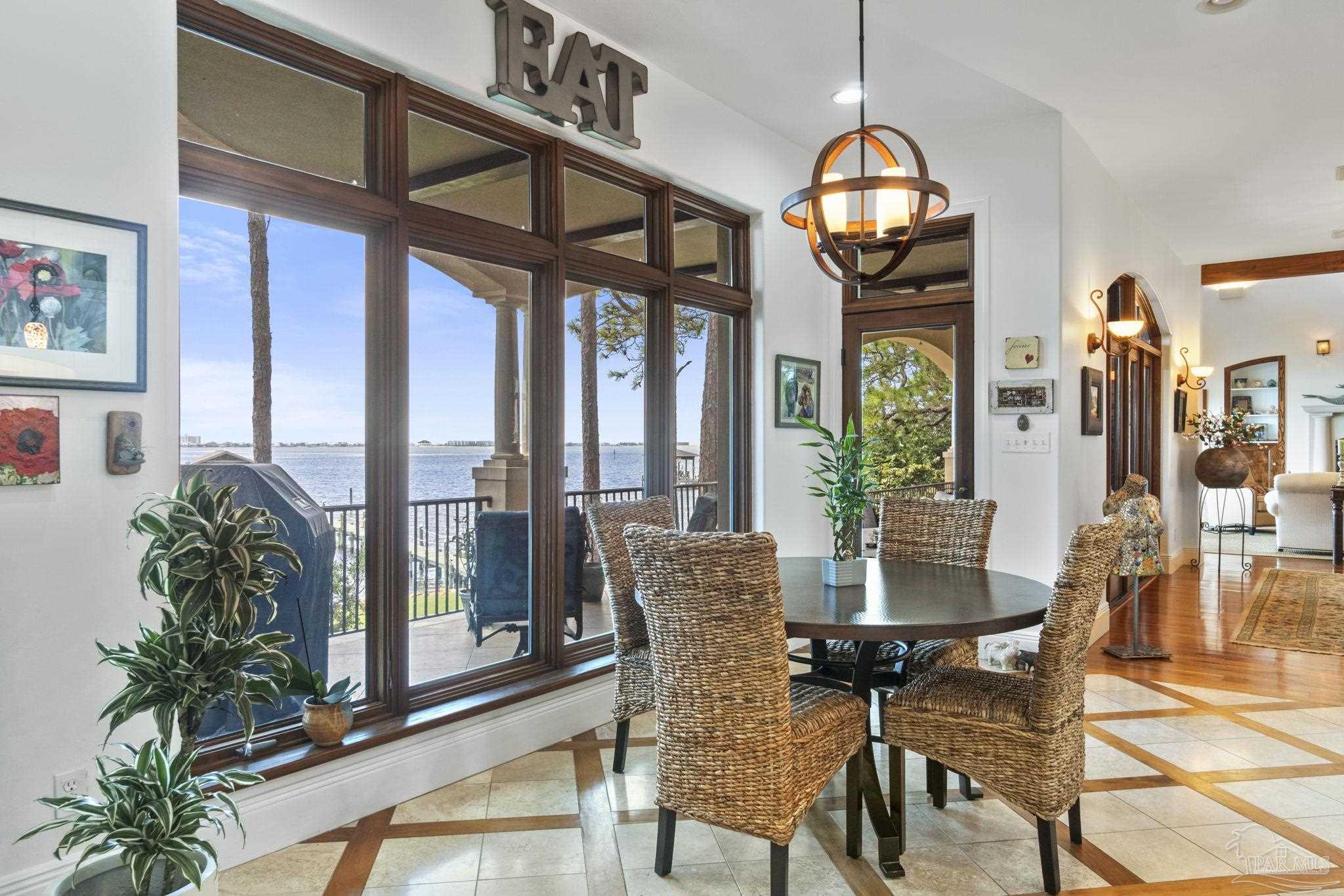 1203 Soundview Trl
