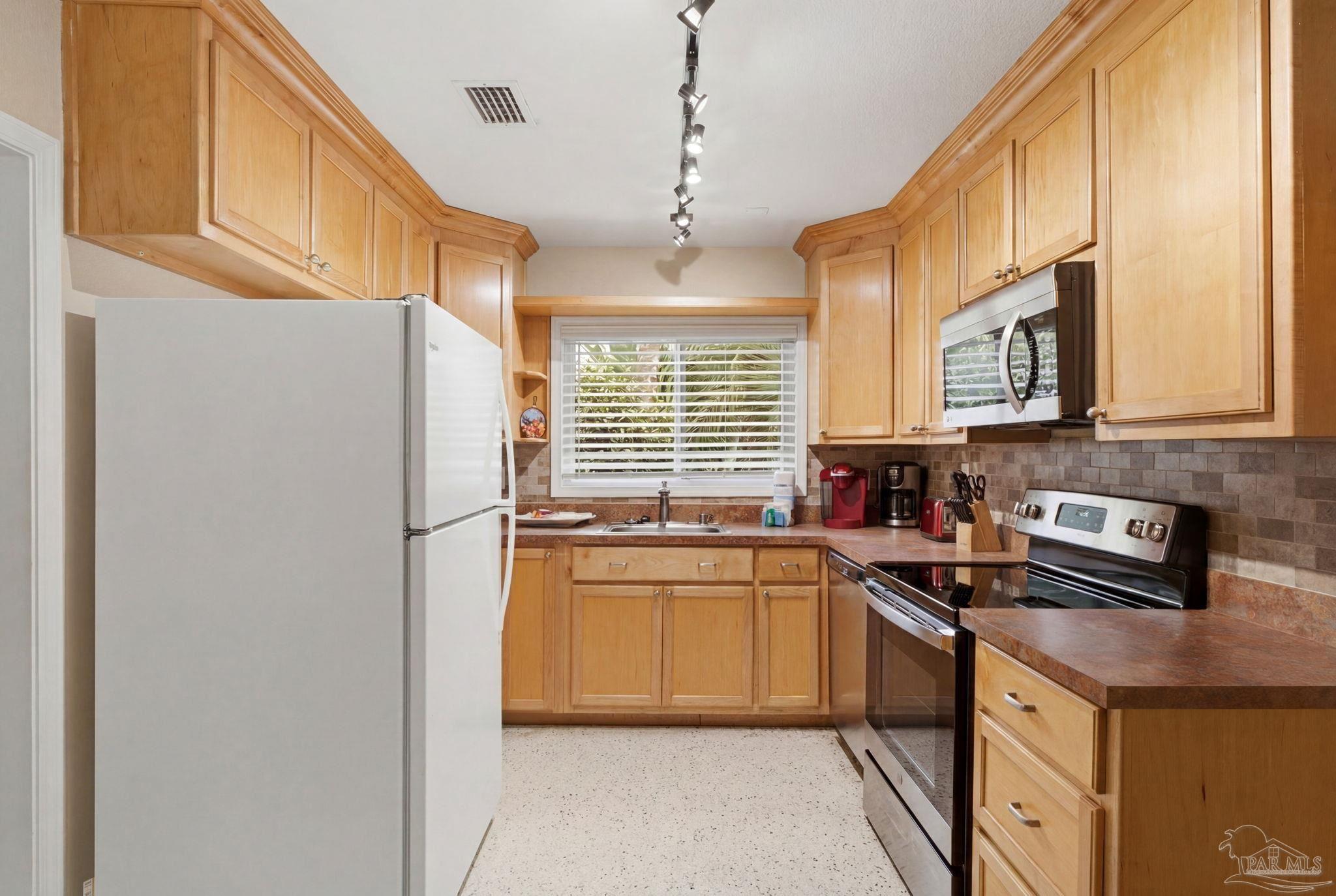 123 Via Deluna Dr