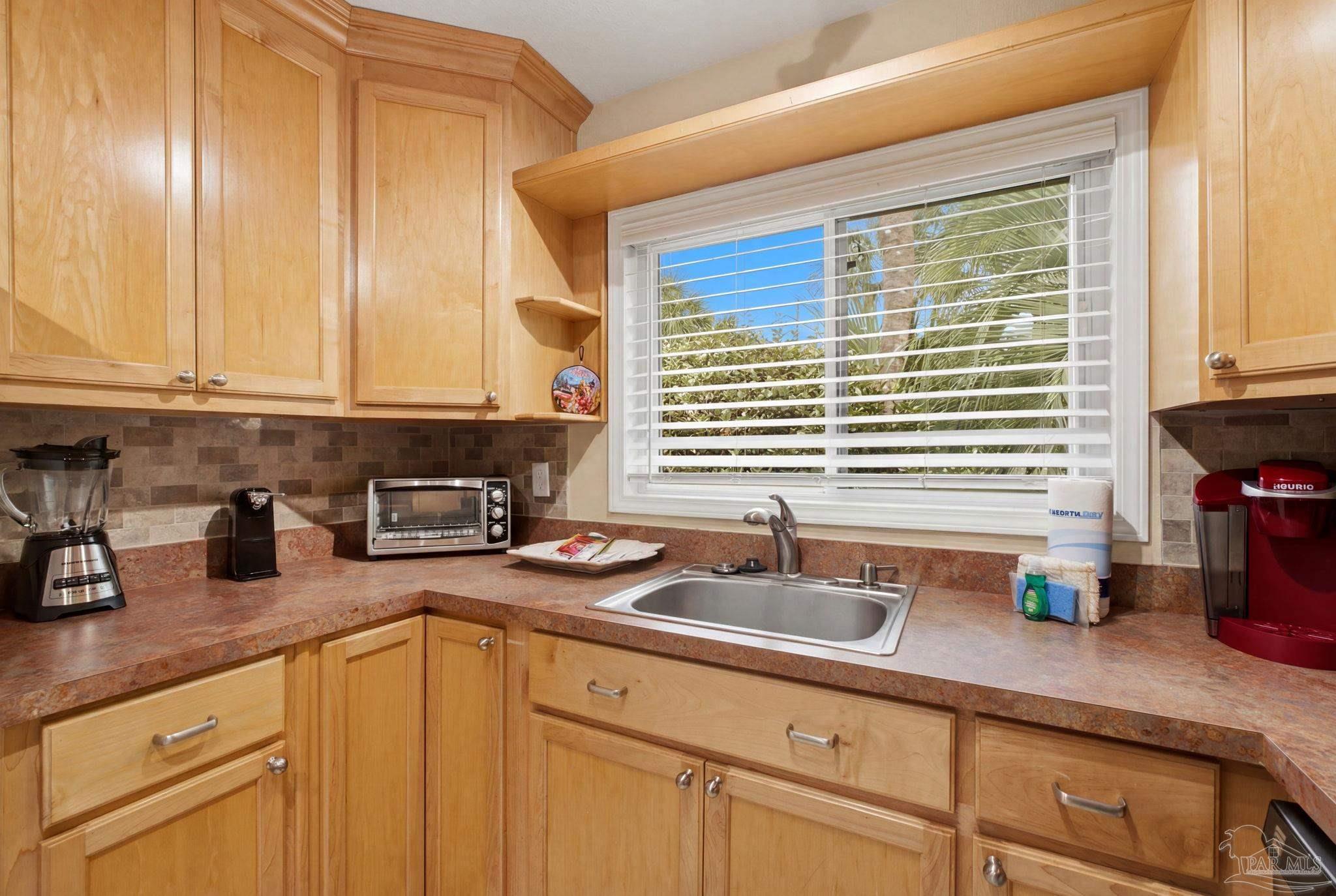 123 Via Deluna Dr