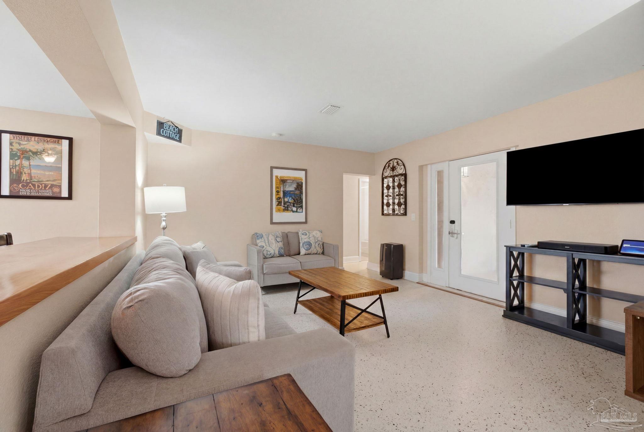 123 Via Deluna Dr
