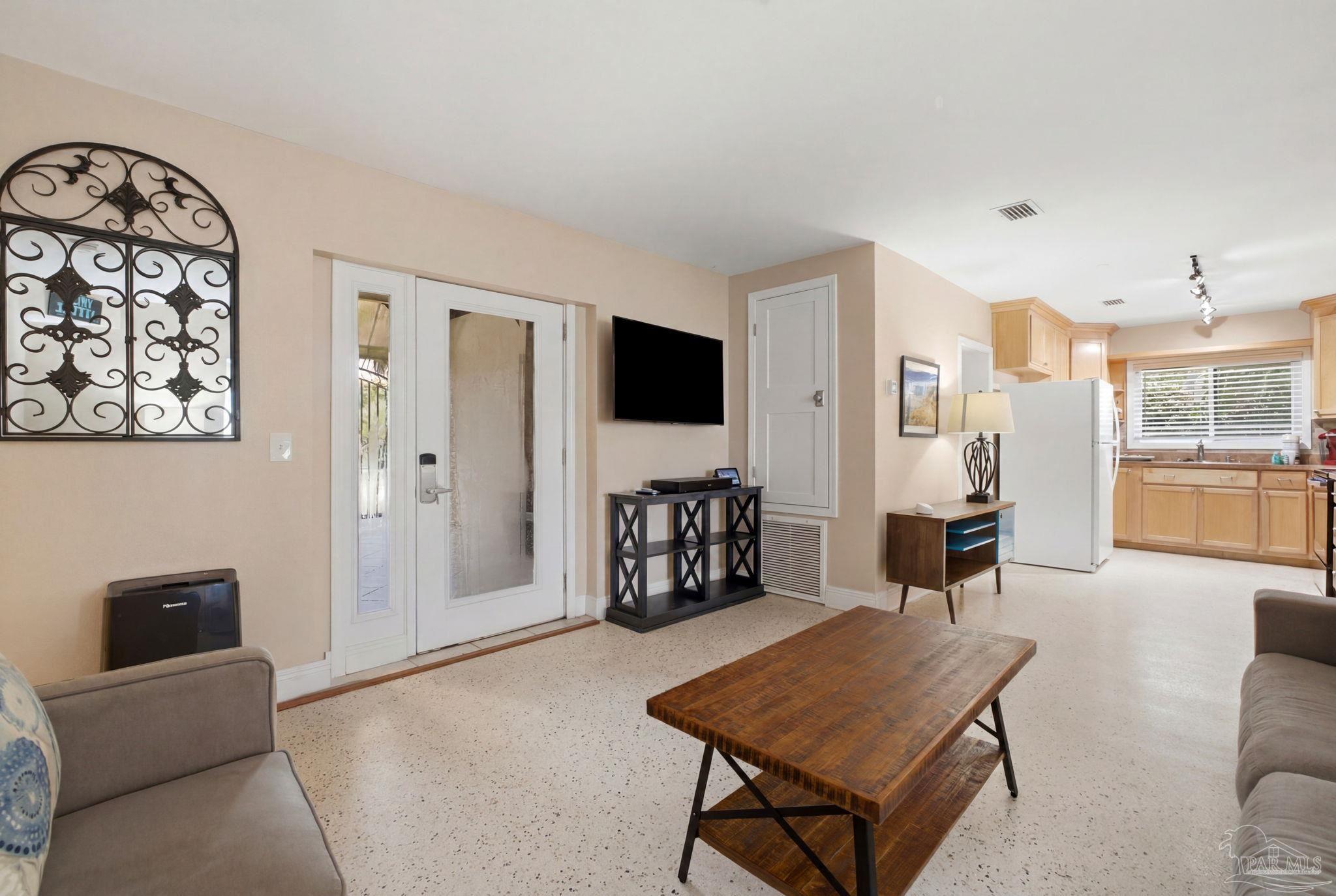 123 Via Deluna Dr