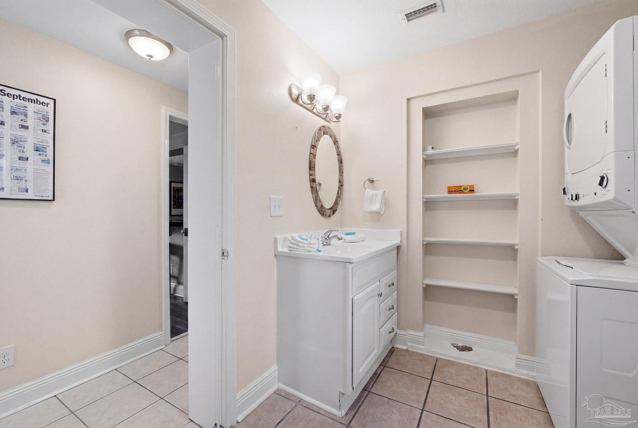 123 Via Deluna Dr
