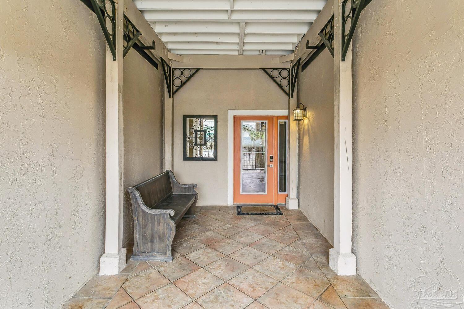 123 Via Deluna Dr