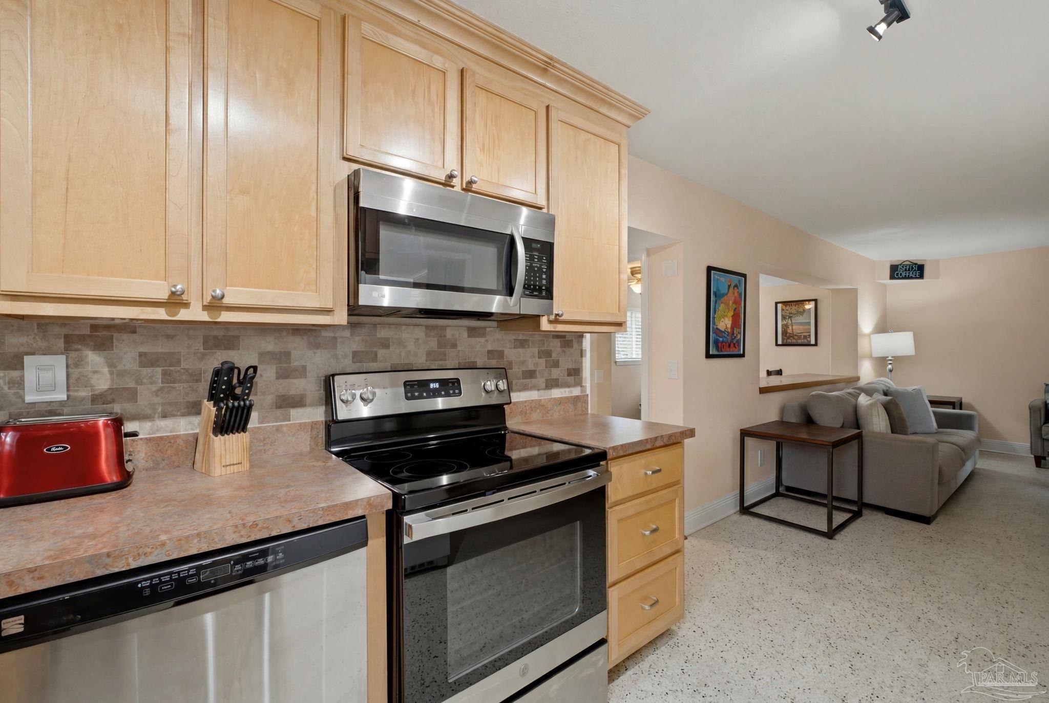 123 Via Deluna Dr