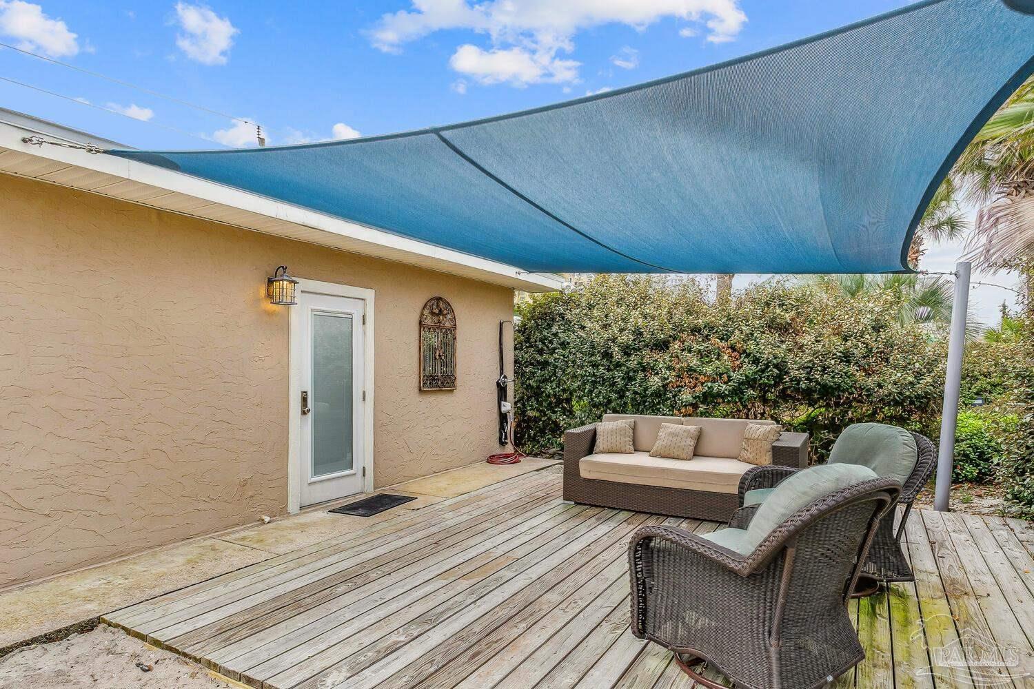 123 Via Deluna Dr