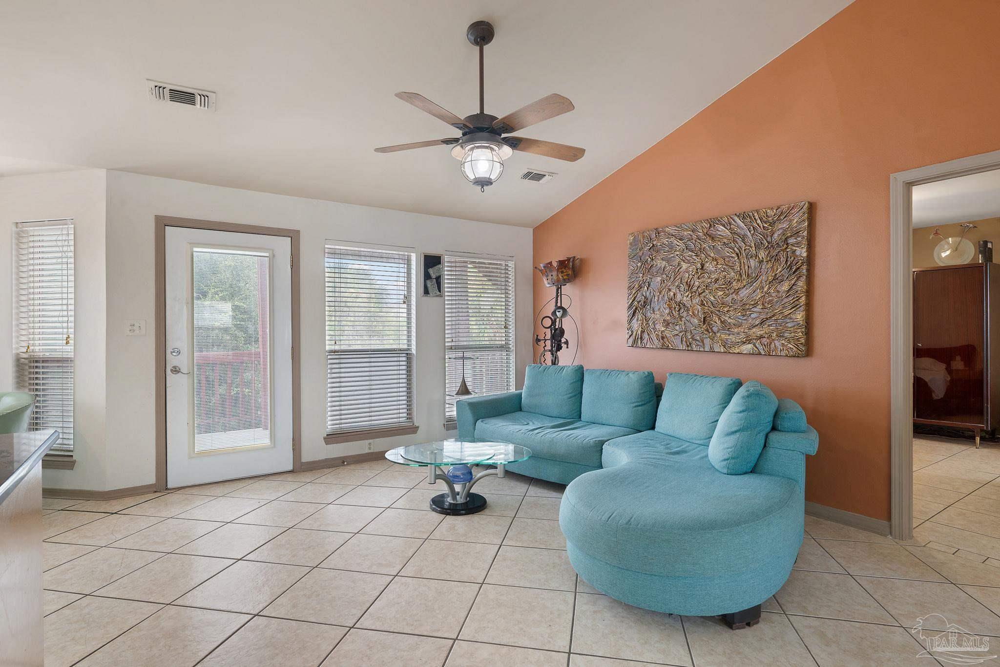 1012 Via Deluna Dr