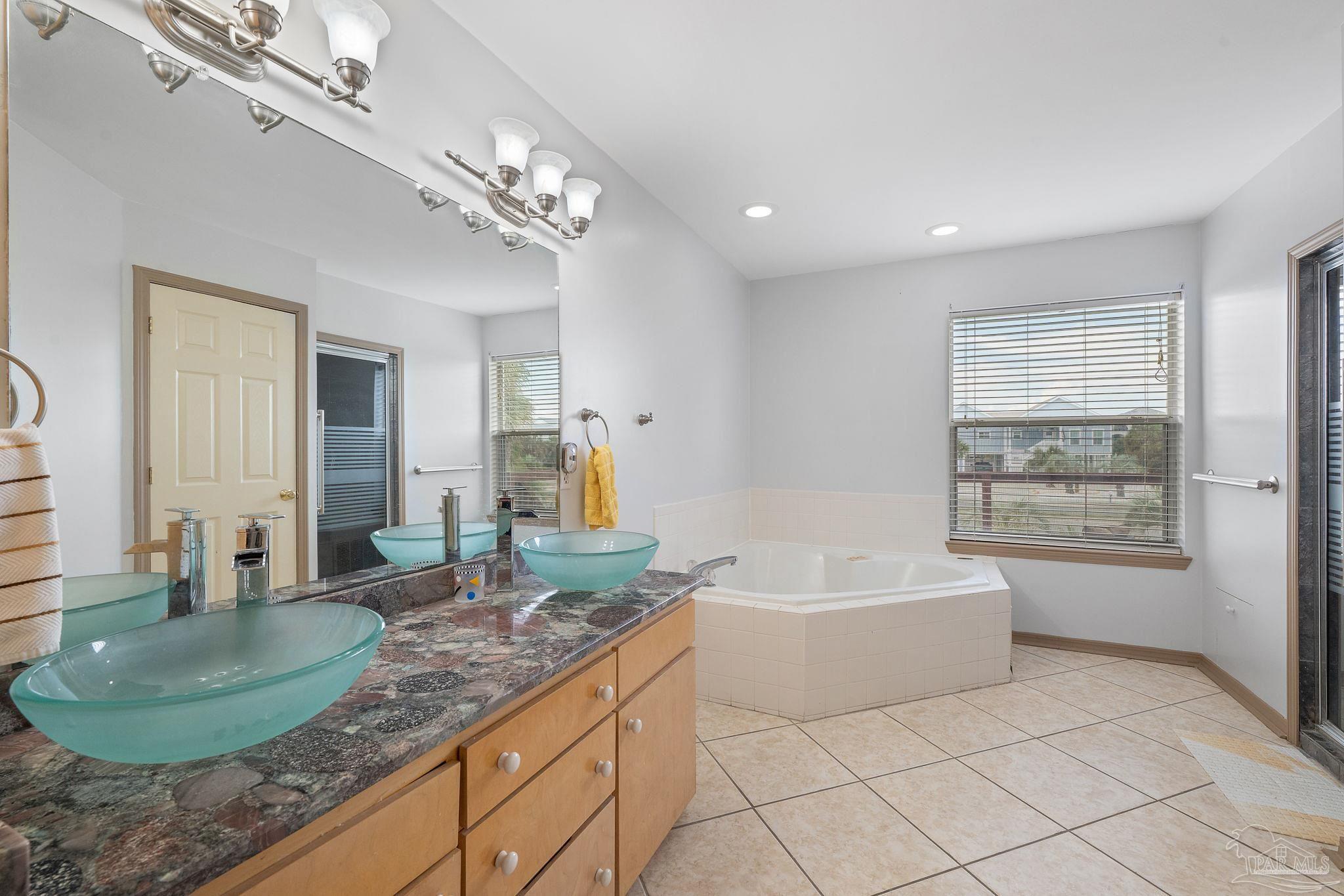 1012 Via Deluna Dr