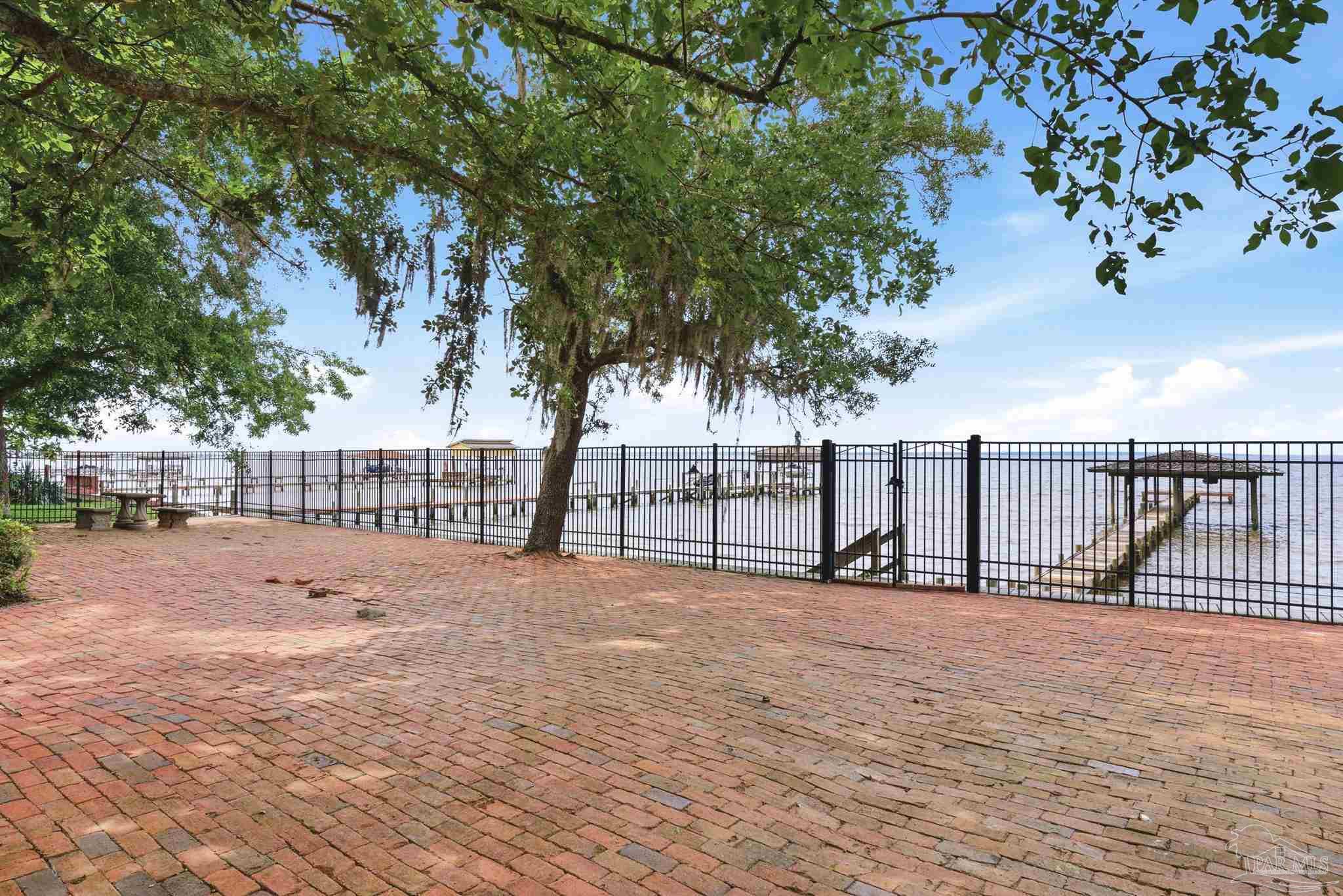 616 Bay Cliffs Rd