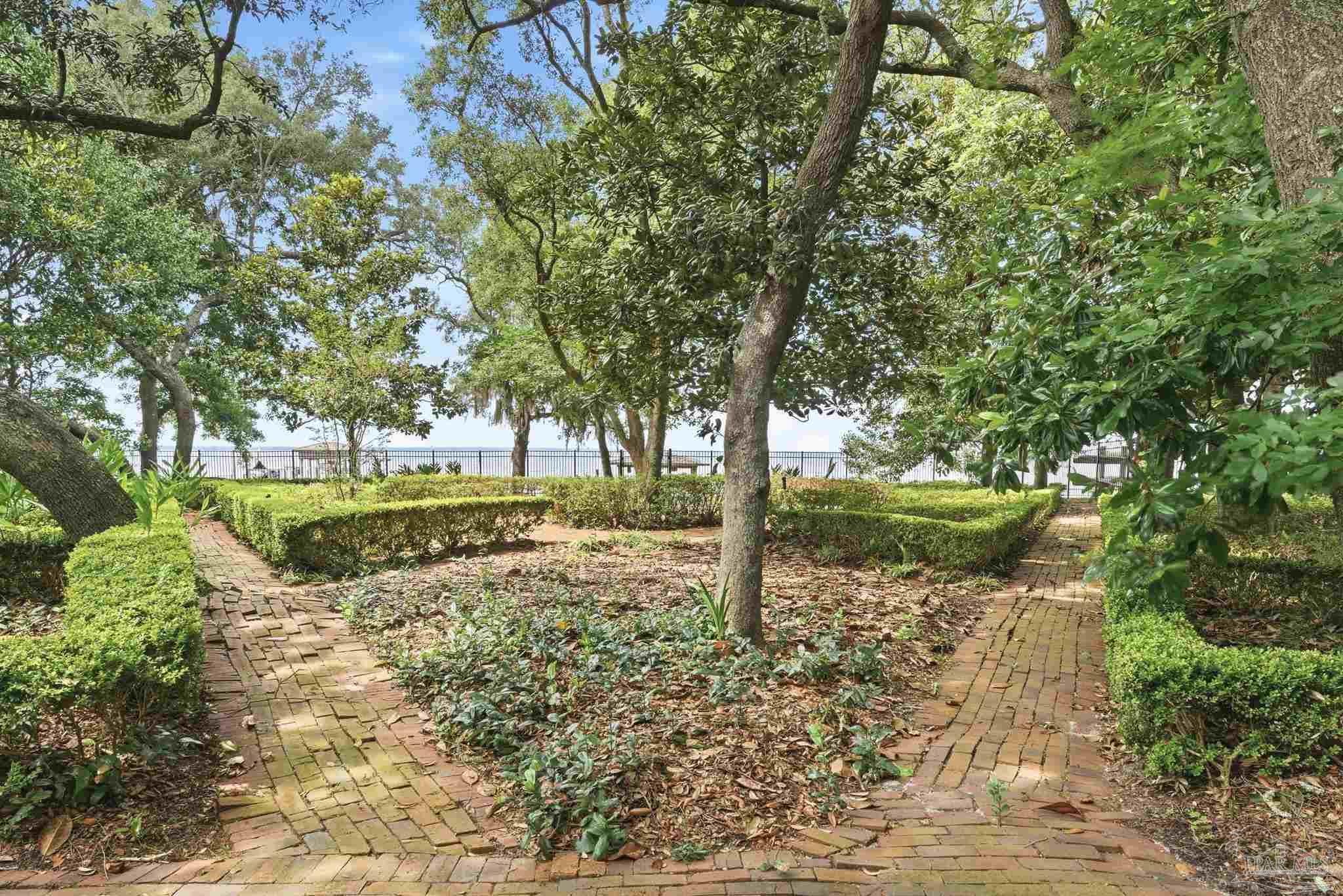 616 Bay Cliffs Rd