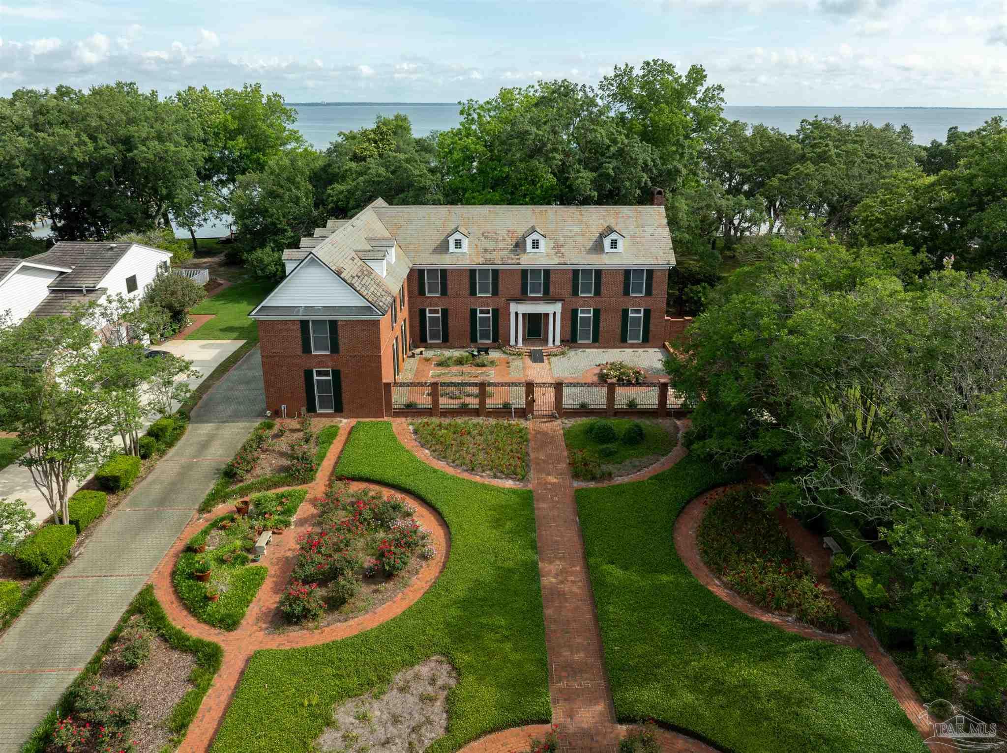 616 Bay Cliffs Rd