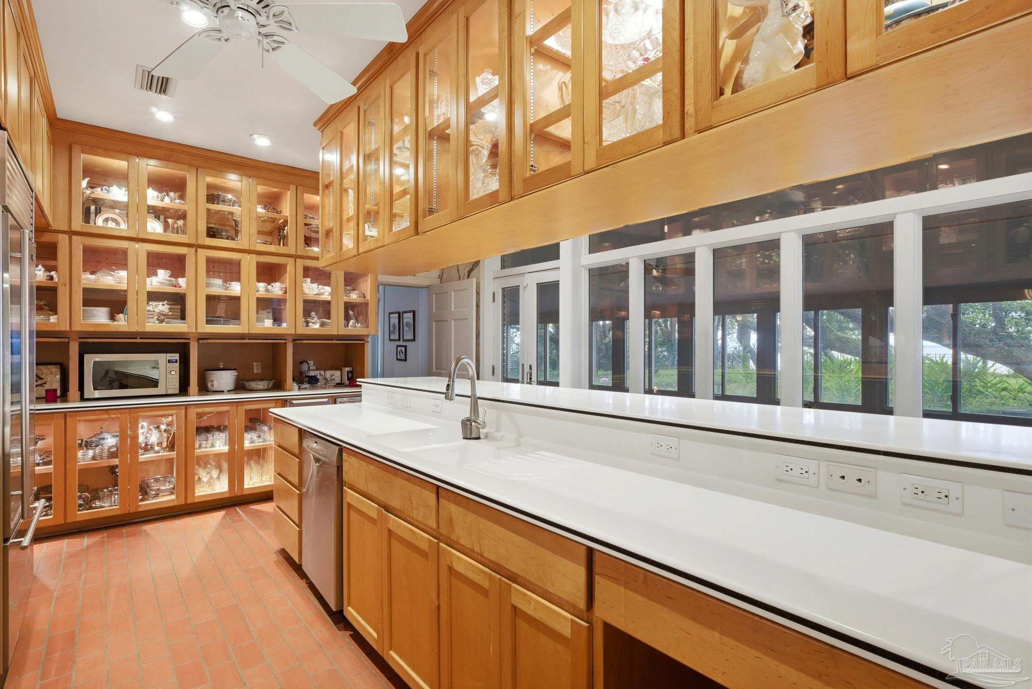 616 Bay Cliffs Rd