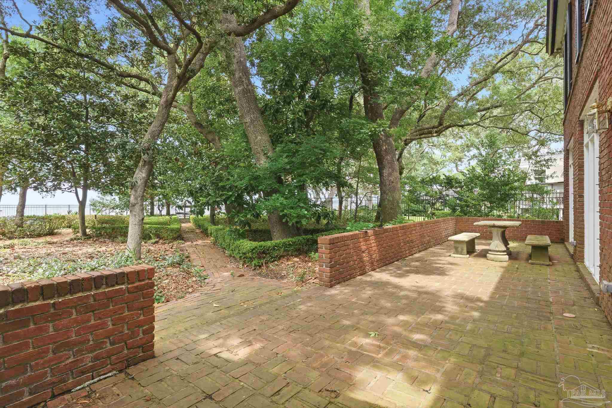 616 Bay Cliffs Rd
