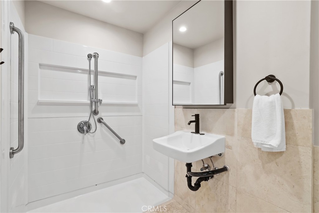 366 Villa Point