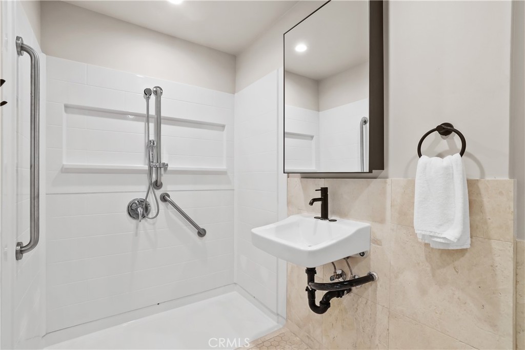 366 Villa Point