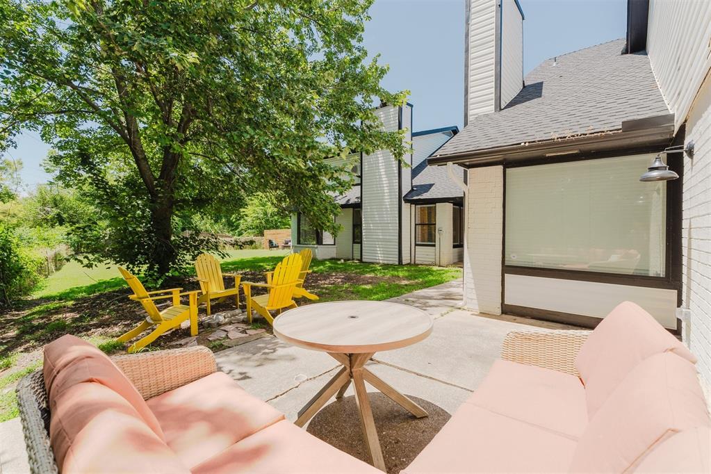 2212 Barton Street Unit: 2214