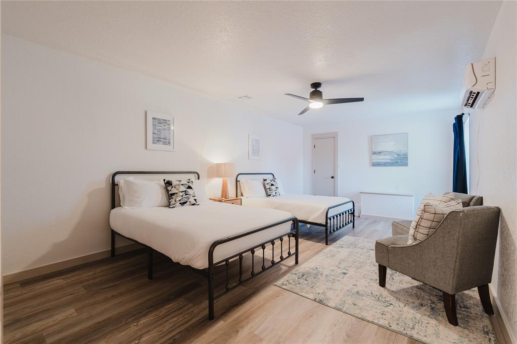 2212 Barton Street Unit: 2214
