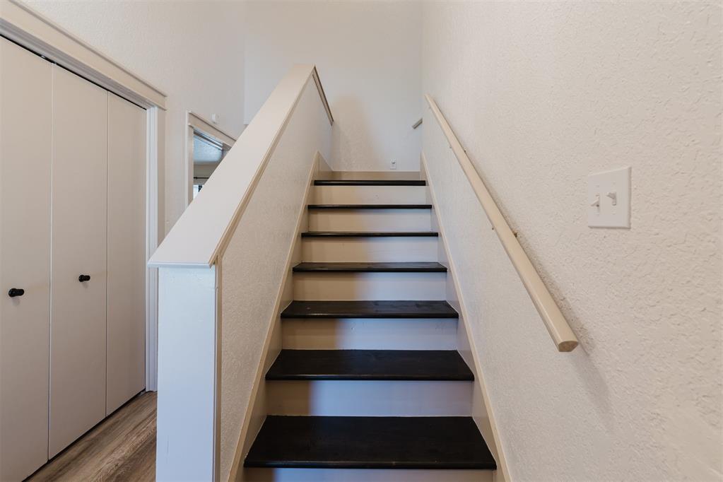 2212 Barton Street Unit: 2214