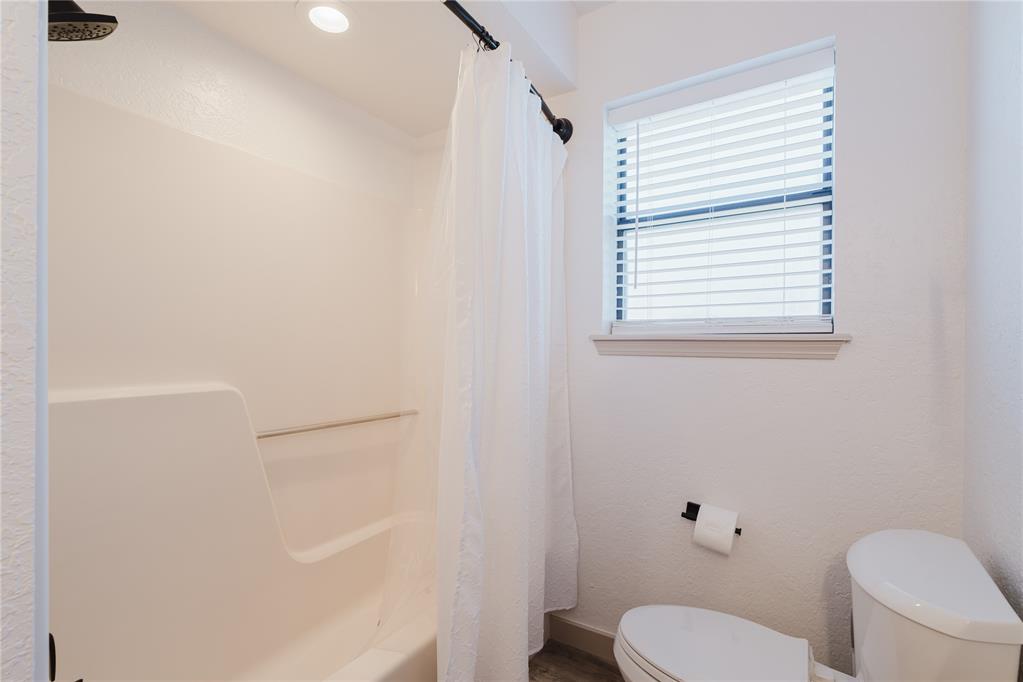 2212 Barton Street Unit: 2214