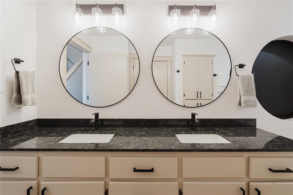 2212 Barton Street Unit: 2214