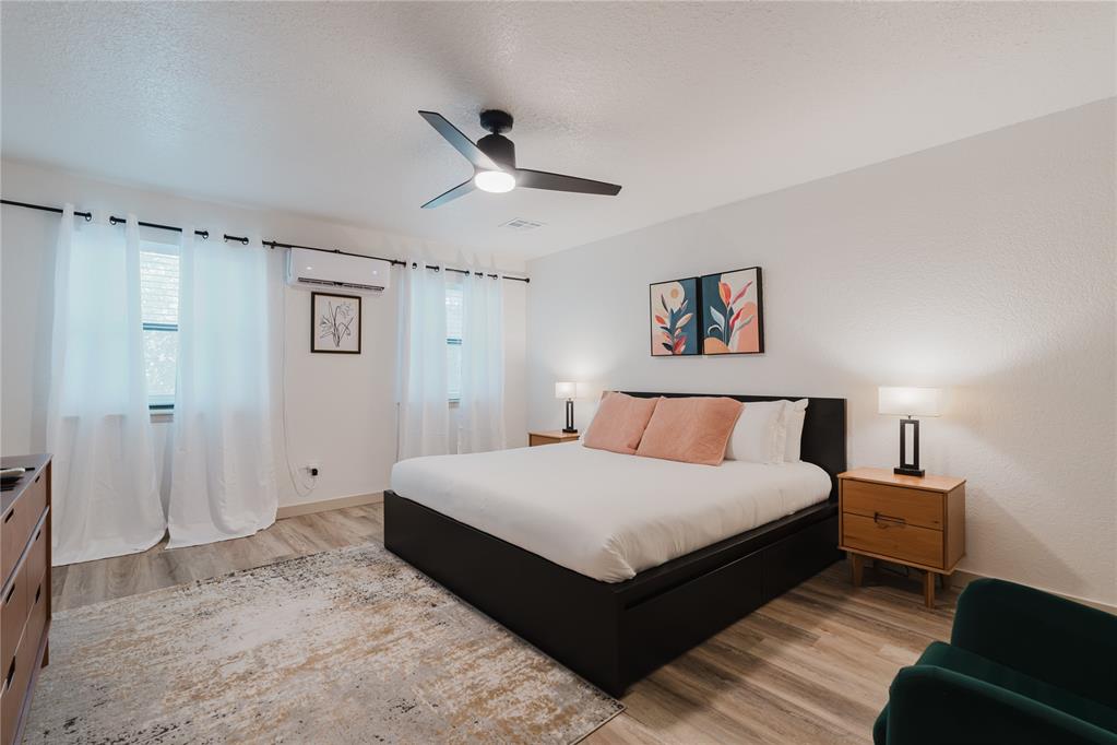 2212 Barton Street Unit: 2214