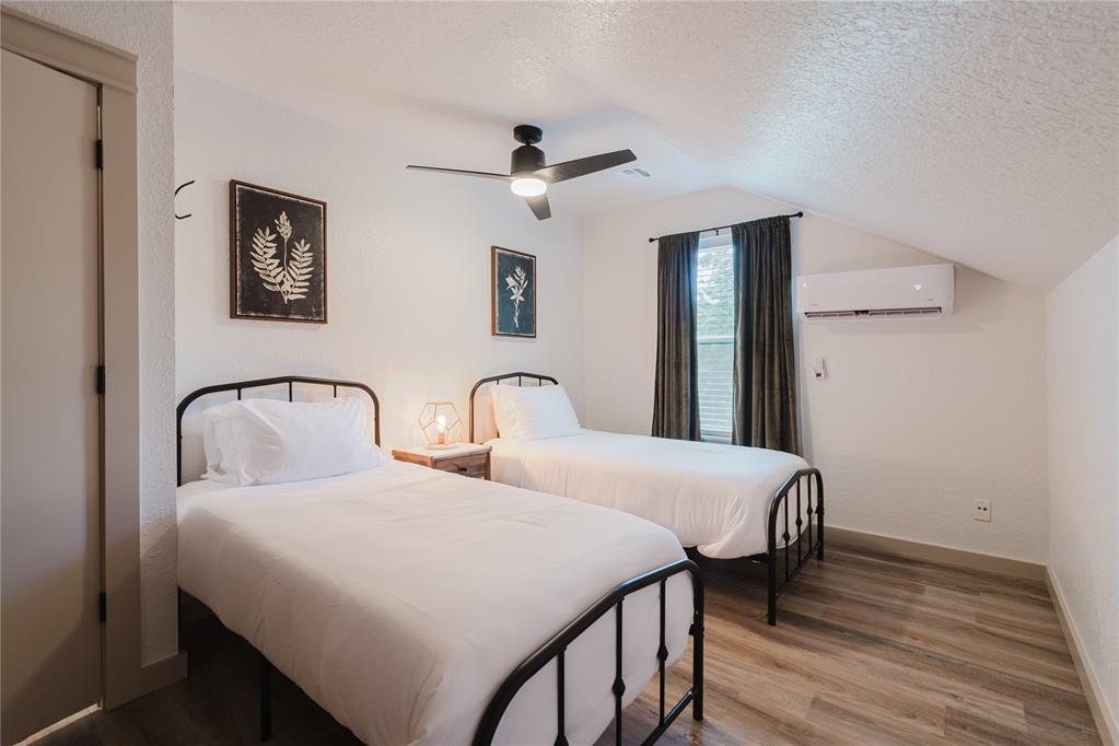 2212 Barton Street Unit: 2214