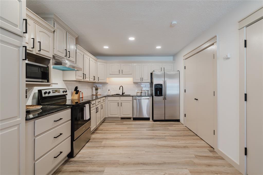 2212 Barton Street Unit: 2214