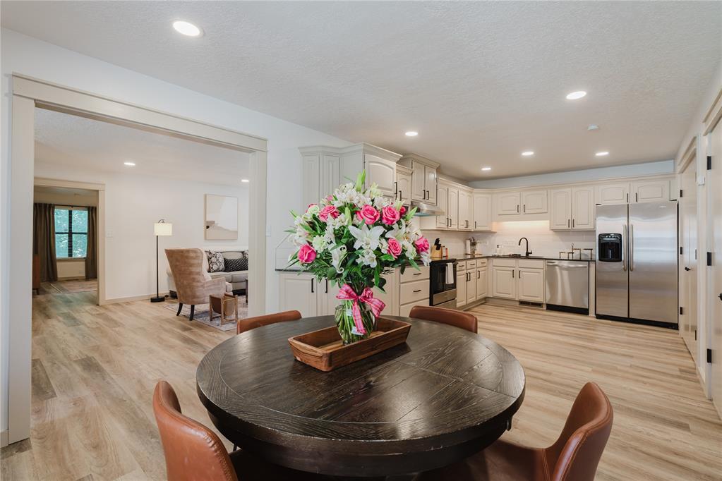 2212 Barton Street Unit: 2214