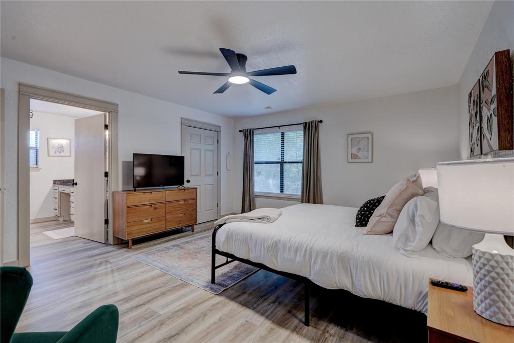 2212 Barton Street Unit: 2214