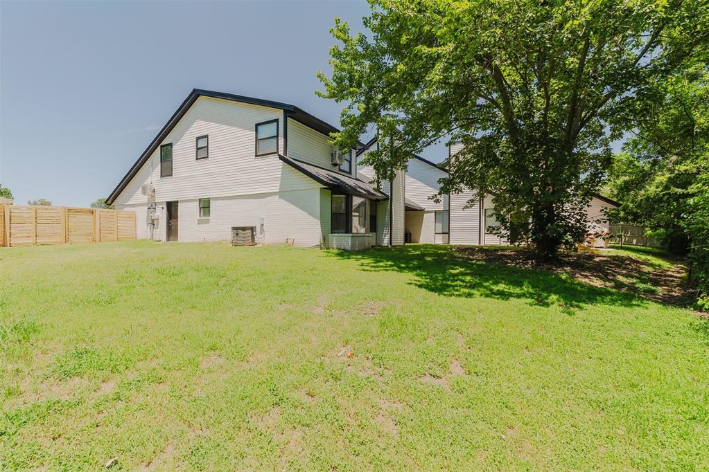 2212 Barton Street Unit: 2214