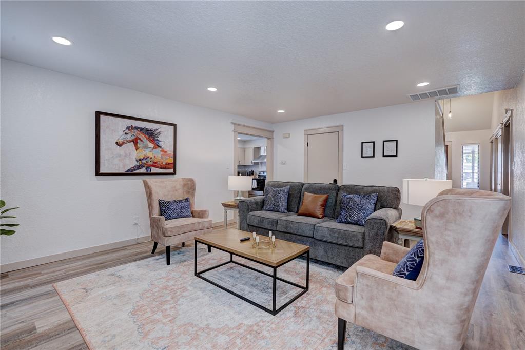 2212 Barton Street Unit: 2214