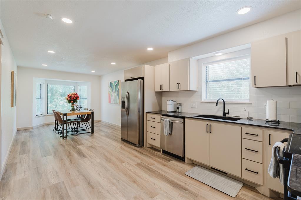 2212 Barton Street Unit: 2214