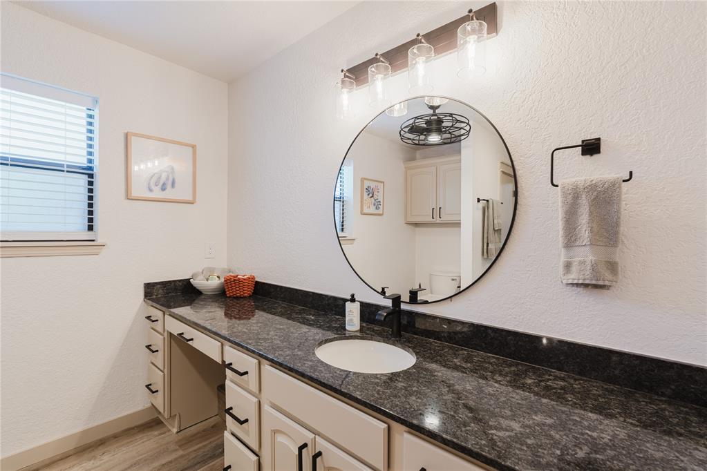 2212 Barton Street Unit: 2214