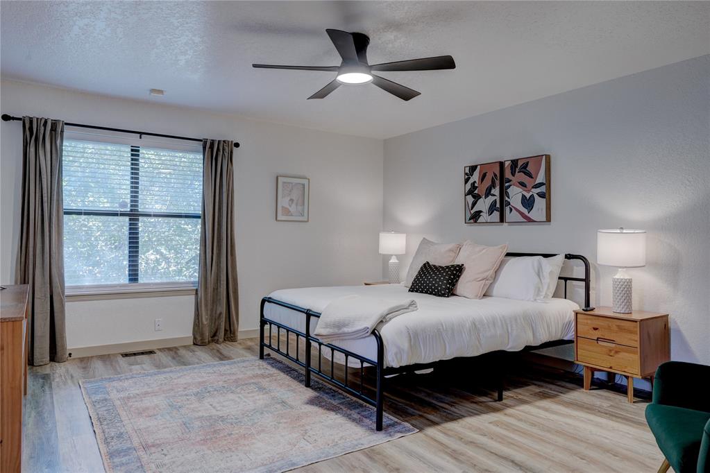 2212 Barton Street Unit: 2214