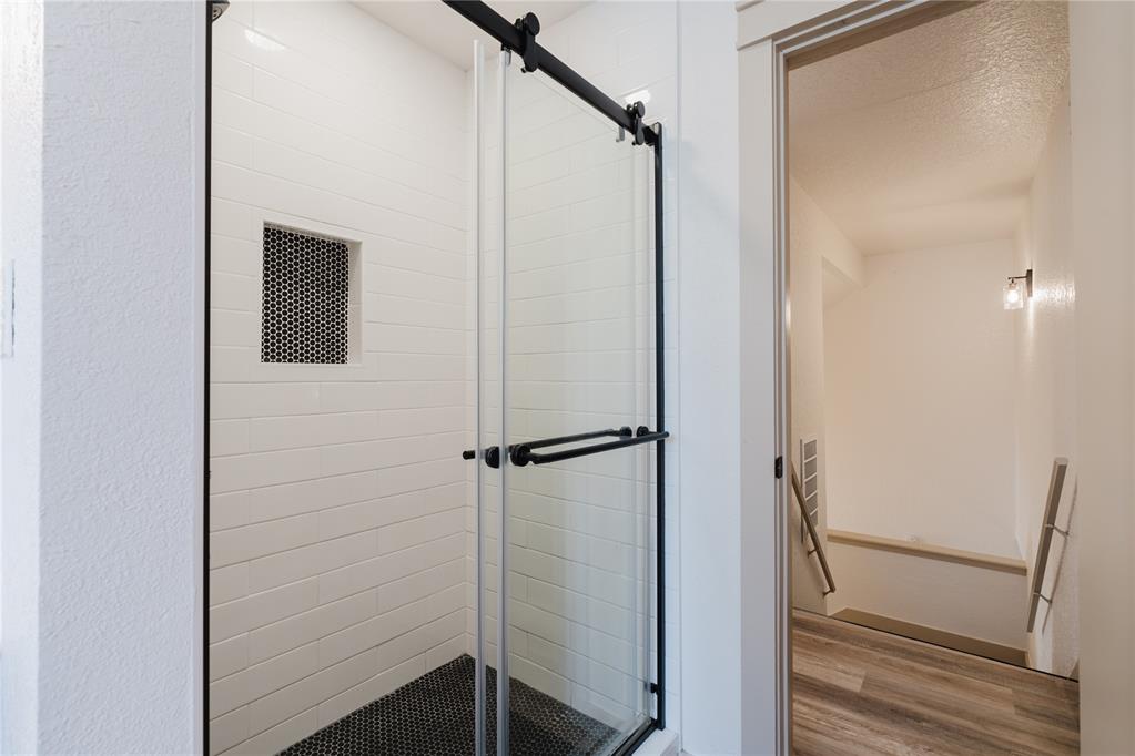 2212 Barton Street Unit: 2214