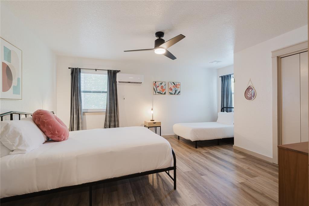 2212 Barton Street Unit: 2214