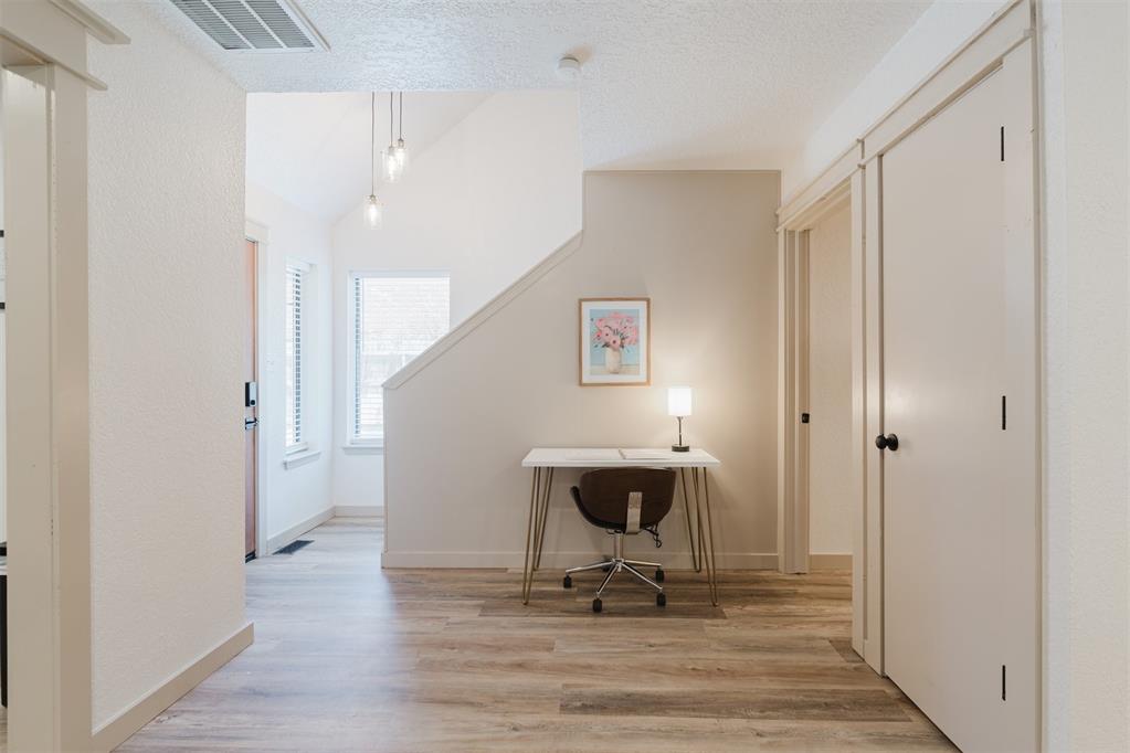 2212 Barton Street Unit: 2214