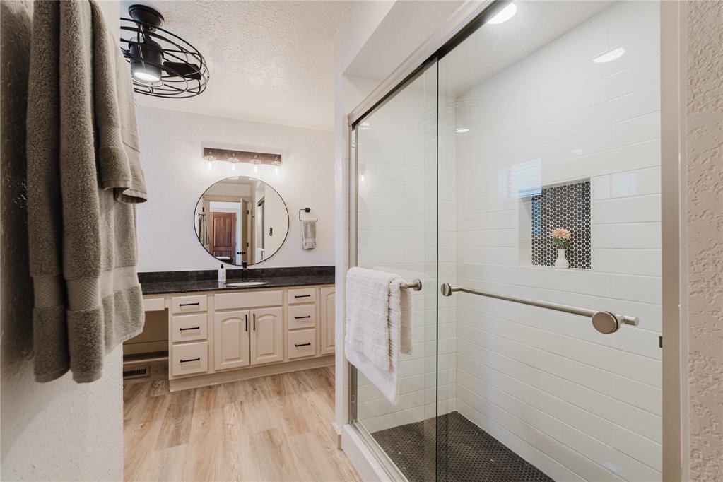 2212 Barton Street Unit: 2214