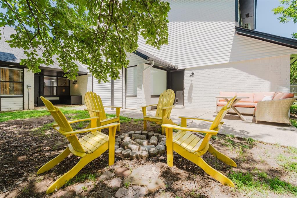 2212 Barton Street Unit: 2214