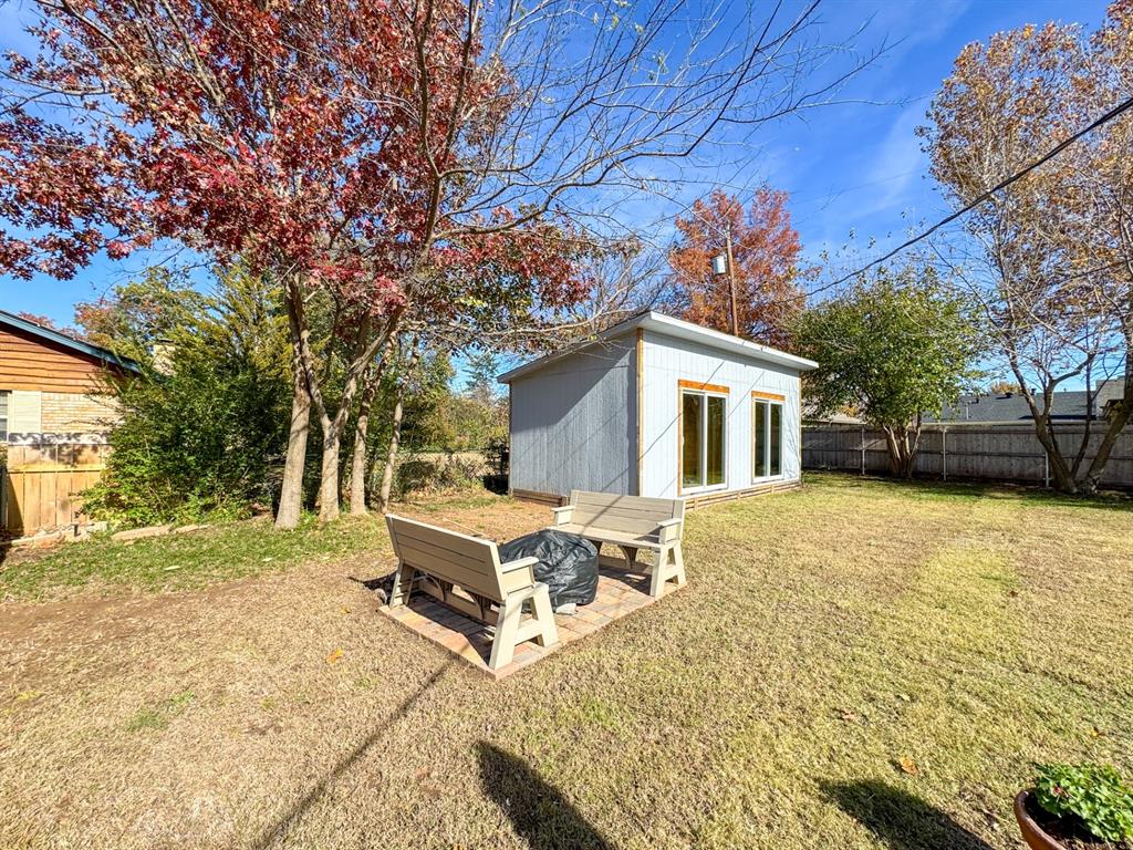 2733 Meadowbrook Drive