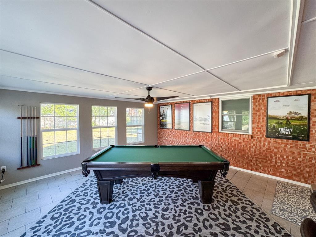 2733 Meadowbrook Drive