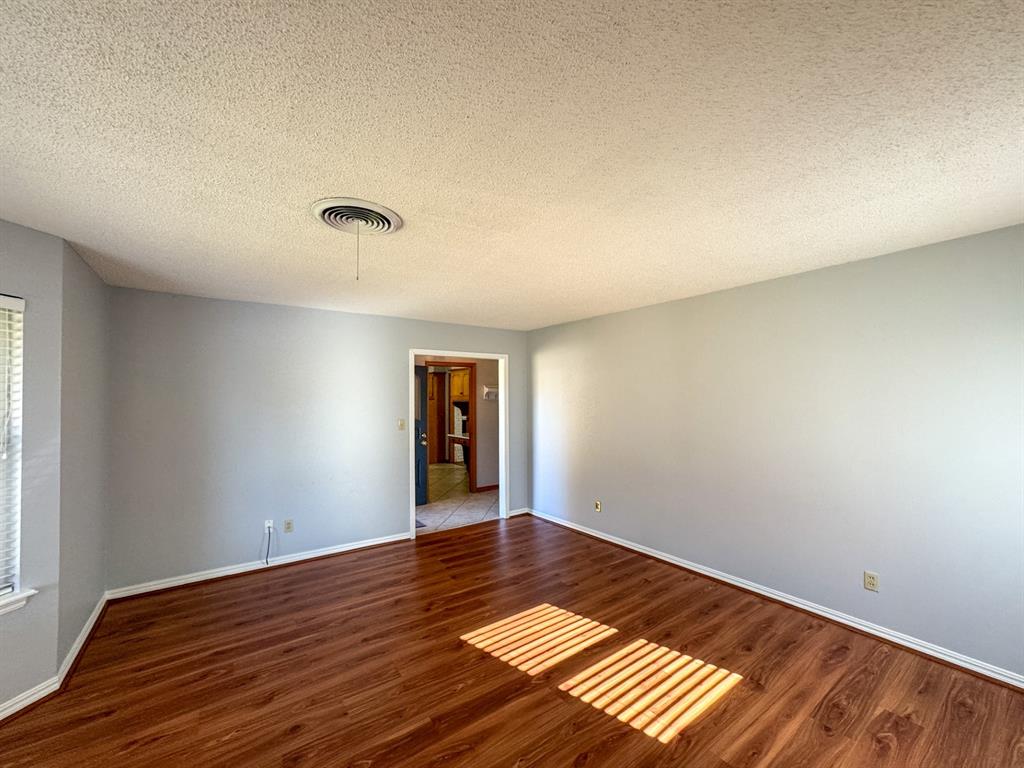 2733 Meadowbrook Drive