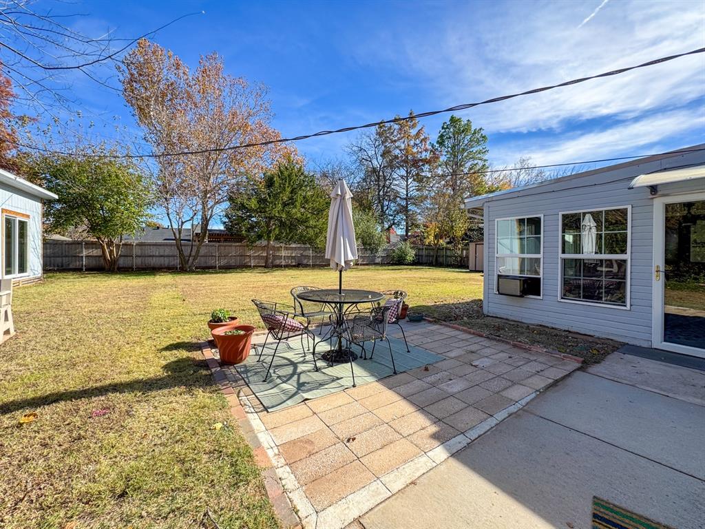 2733 Meadowbrook Drive